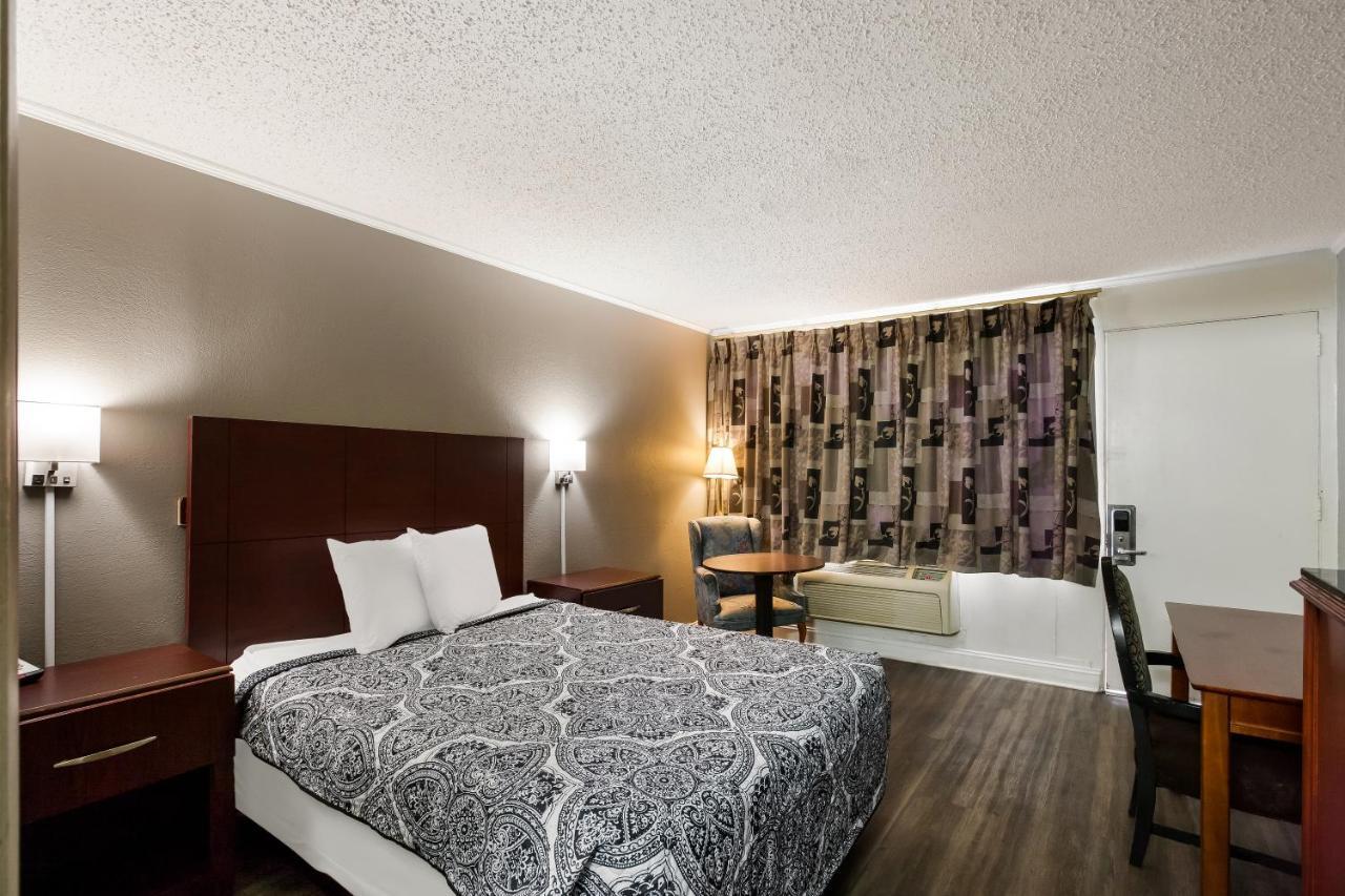 Knights Inn Fayetteville - Fort Bragg Εξωτερικό φωτογραφία